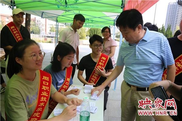 beat365中国官网迎来7000余名2019级新生入学报到